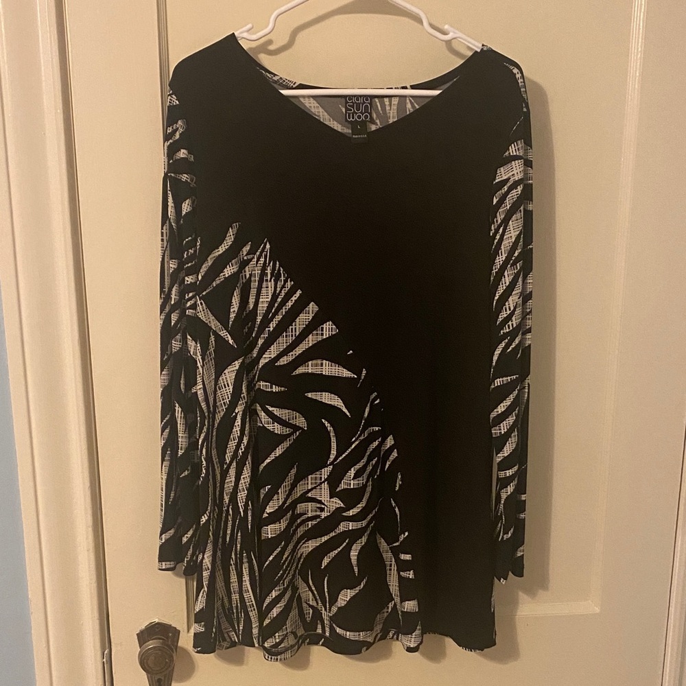 CLARA SUNWOO Black & White Abstract V-Neck Tunic
